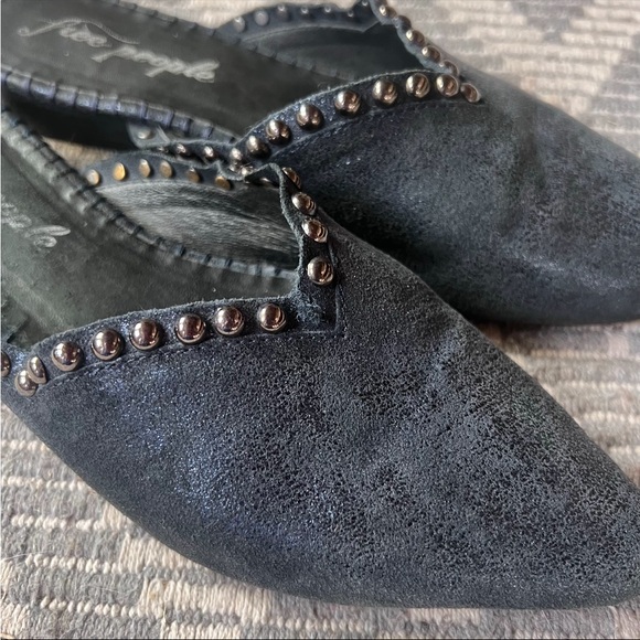 Free People Blue Studded Suede Mule Flats Women’s Size 39 EU or 8.5 US - Picture 3 of 7